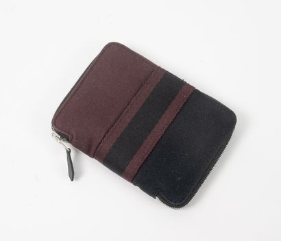HERMES
Zippered wallet in black and burgundy...