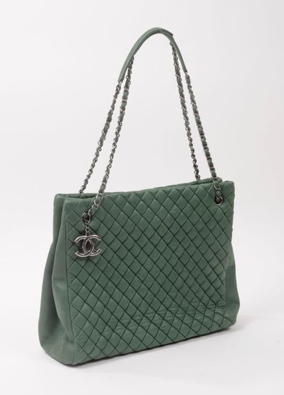 CHANEL
Shopping bag in soft green quilted...