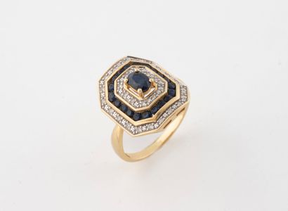 Yellow gold (750) ring centered on an oval-cut...