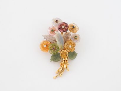 Flower bouquet brooch in yellow gold (750)...