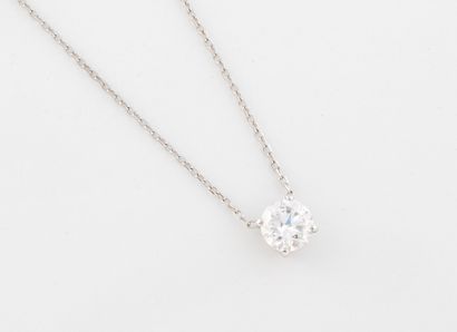 White gold (750) necklace featuring a forçat...