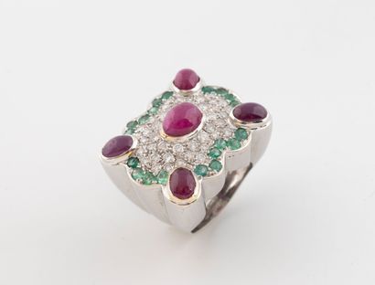 Cocktail ring in white gold (750) with three...