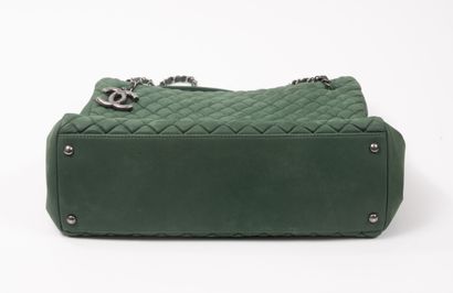 CHANEL
Shopping bag in soft green quilted...