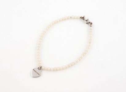 TIFFANY 
Bracelet featuring a strand of small...