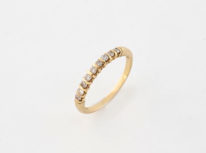 FIne semi-American wedding band in yellow...