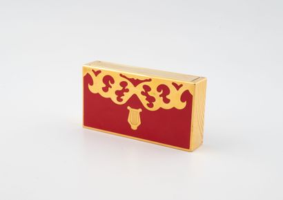 DUPONT Teatro
Secret desk alarm clock in...
