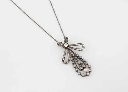 Silver (800) choker chain centered on an...