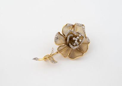 Beautiful brooch in yellow gold (750) and...