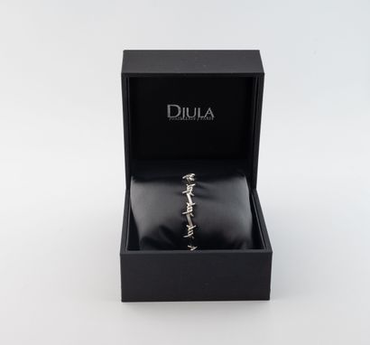 DJULA
Bracelet in white gold (750) forming...