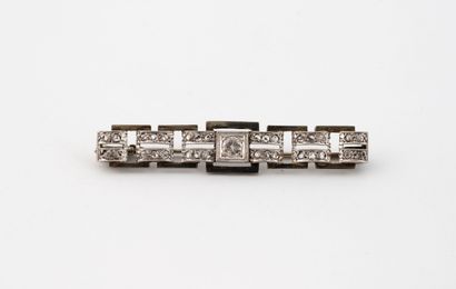 Brooch in white gold (750) and platinum (850)...