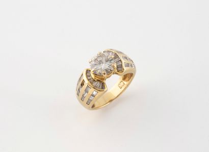 Yellow gold (750) ring set with a brilliant-cut...