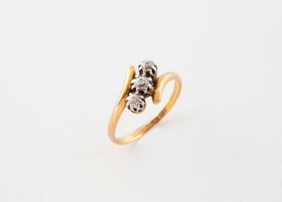 Yellow gold (750) and platinum (850) ring...