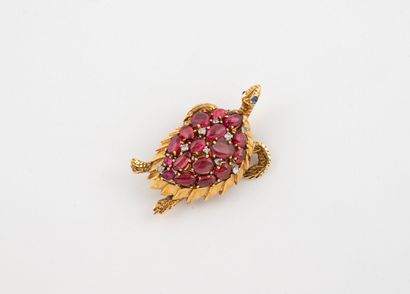 Yellow gold (750) turtle lapel clip set with...
