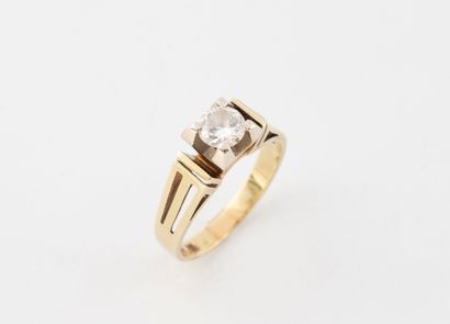 Yellow gold (585) solitaire ring set with...