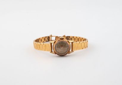 OMEGA 
Ladies' wristwatch in yellow gold...