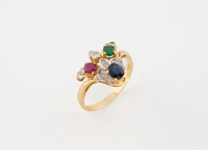 Yellow gold (750) ring set with a claw-set...