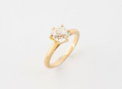 Solitaire ring in yellow gold (750) set with...