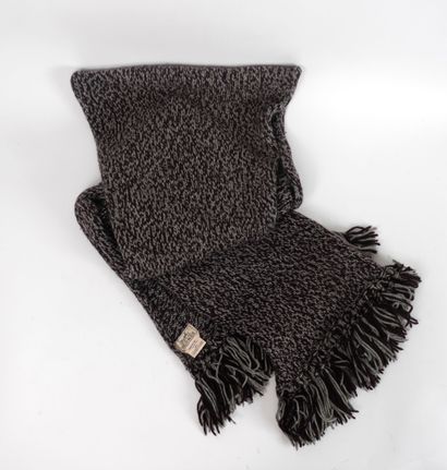 HERMES 
Grey and violet cashmere knit scarf...
