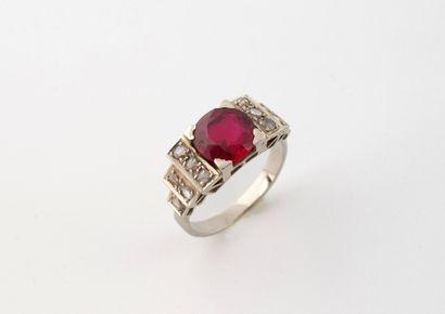 A white gold (750) ring set with a round...