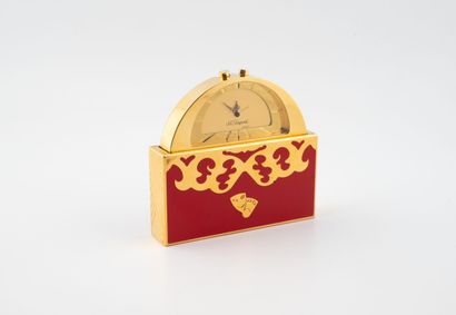 DUPONT Teatro
Secret desk alarm clock in...