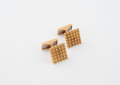Pair of cufflinks in yellow gold (750) with...