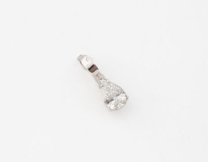 White gold (750) pendant holding a claw-set...
