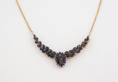Yellow gold (585) choker necklace, the center...