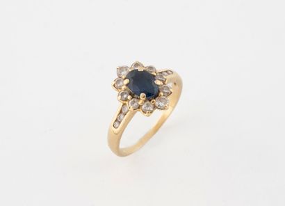 Yellow gold (750) daisy ring set with a claw-set...