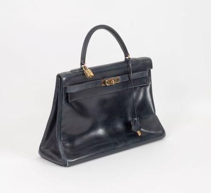 HERMES Paris
35 cm Kelly bag in navy blue...