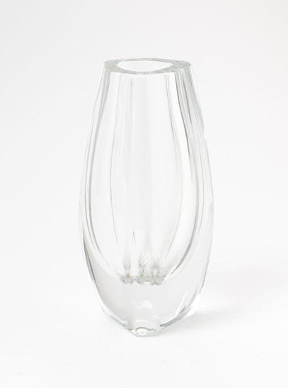 BACCARAT
Vase.
Crystal.
Signed on reverse.
H....