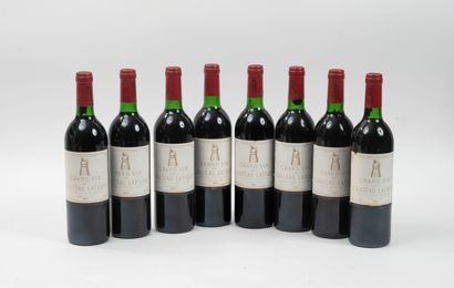 CHÂTEAU LATOUR
8 bottles, 1983.
GCC1 Pauillac.
Shoulder...