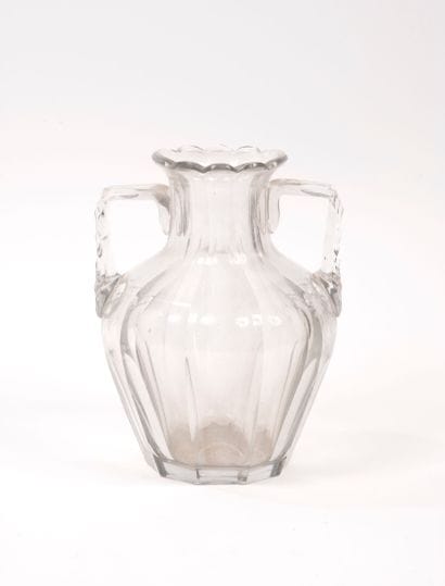 BACCARAT
Vase.
In faceted crystal with two...