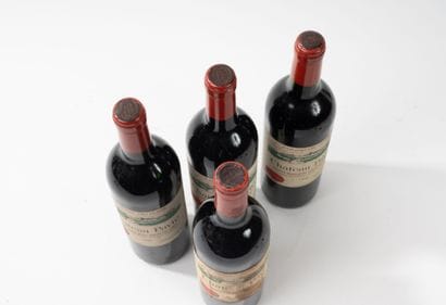 CHÂTEAU PAVIE
3 bottles, 1976.
GCC1 (B) Saint-Emilion
Neck...