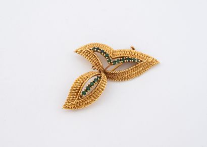 Broche feuille ajourée en or jaune (750)...