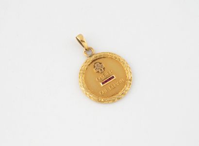 AUGIS
Médaille d'amour en or jaune (750)...