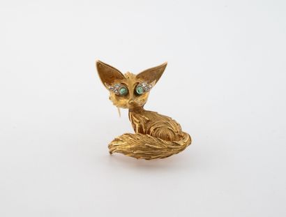 Broche fennec en or jaune (750) texturé,...