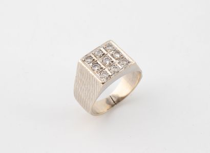Bague chevalière en or gris (750), à plateau...