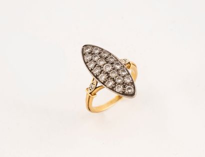 Bague marquise en or jaune et gris (750),...