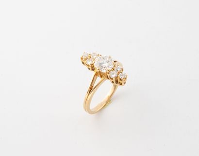 Bague marquise en or jaune (750) ornée d'un...