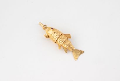 Pendentif poisson articulé en or jaune (750)....