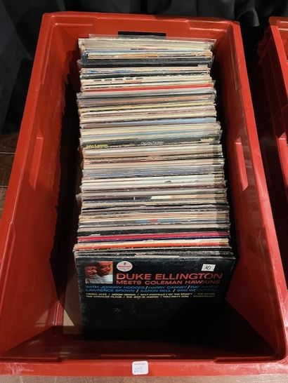 Lot de disques vinyles. Dans une caisse....