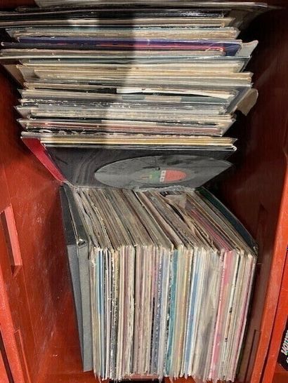 Lot of vinyl records.
In a case.
Scratches...