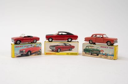 DINKY TOYS FRANCE
Lot including :
-Cabriolet...