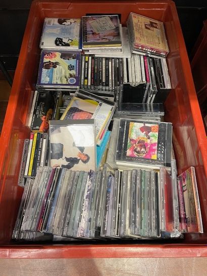 Lot de disques CD. Dans trois caisses. Rayures...