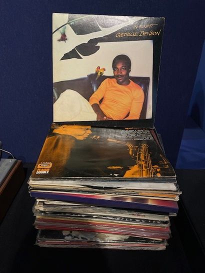 Lot de disques vinyles. Dans une caisse....