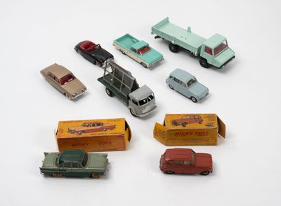 DINKY TOYS FRANCE
Lot including :
-Renault...