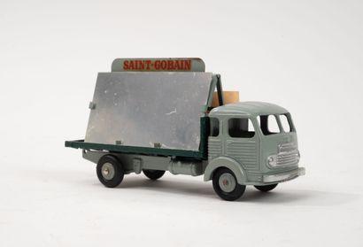 DINKY TOYS FRANCE
Lot including 3 Simca 