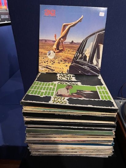 Lot de disques vinyles. Dans une caisse....