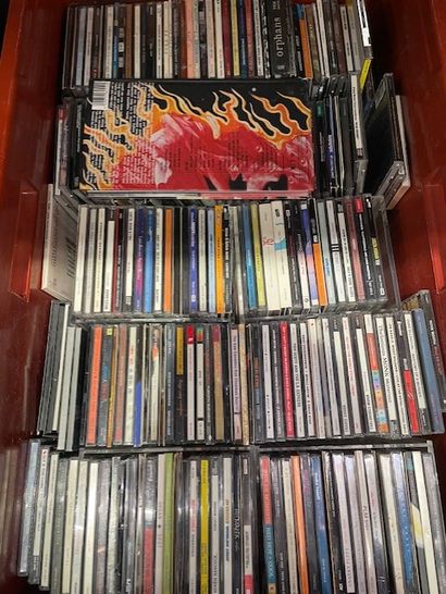 Lot de disques CD. Dans trois caisses. Rayures...