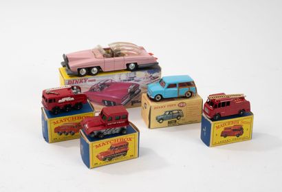 DINKY TOYS MADE IN ENGLAND
Lot including:
-Lady...